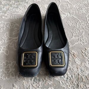 Tory Burch Black Flats with Gold Accent Size 10M